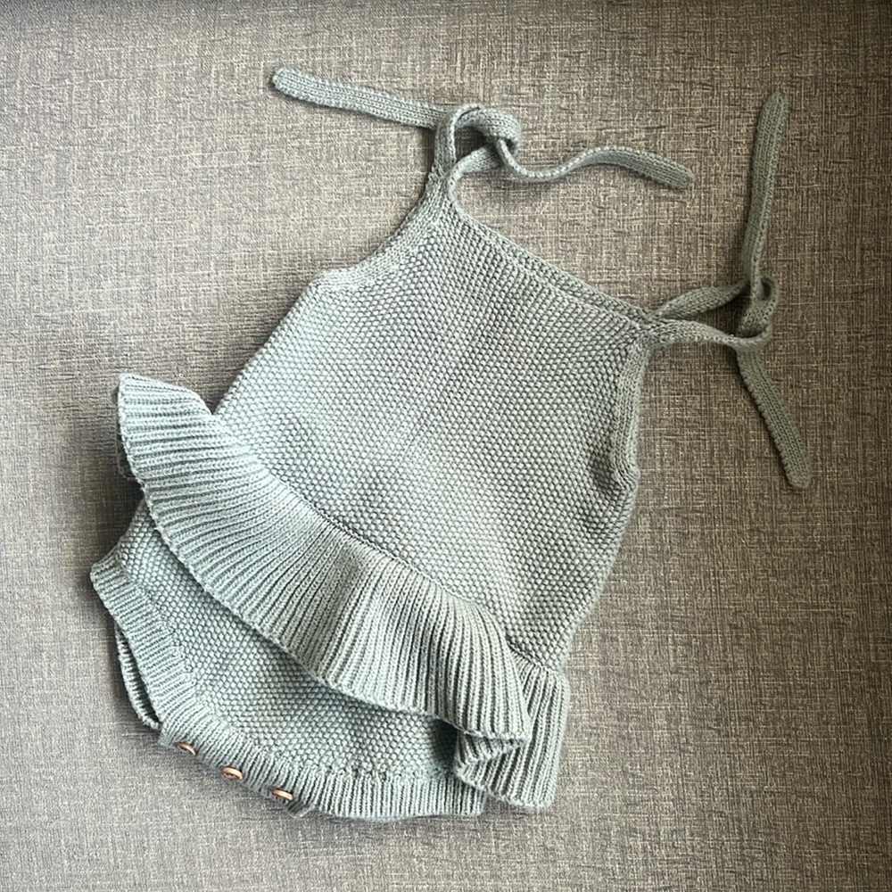 Adorable Quincy Mae sage green romper onesie size 6-12m